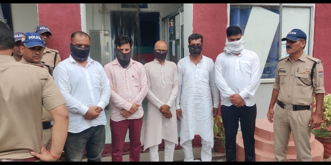 आरटीओ कार्यालय रुड़की में अराजक तत्वों द्वारा की गई तोड़फोड़ कर्मचारियों से बदसलूकी व लूटपाट करने वाले  के विरुद्ध मुकदमा दर्ज