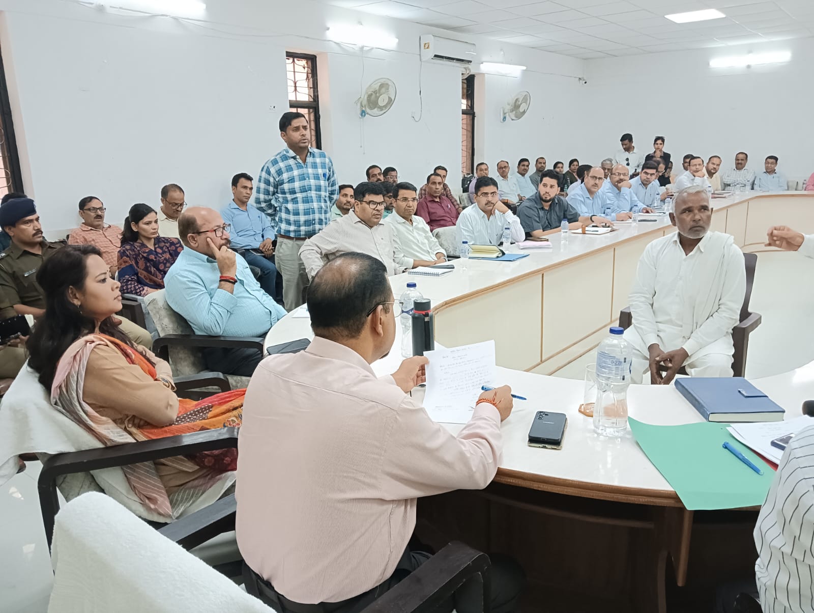  जिलाधिकारी कर्मेन्द्र सिंह की अध्यक्षता में लक्सर तहसील सभागर में तहसील दिवस हुआ सम्पन्न। 93 समस्याओं का मौके पर ही निस्तारण किया तहसील दिवस में अधिकतर चकबन्दी, अतिक्रमण, नाला निर्माण, नलकूप मरम्मत, अवैध कब्जा, नालियों की सफाई आदि से सम्बन्धित समस्याओं को सुना।