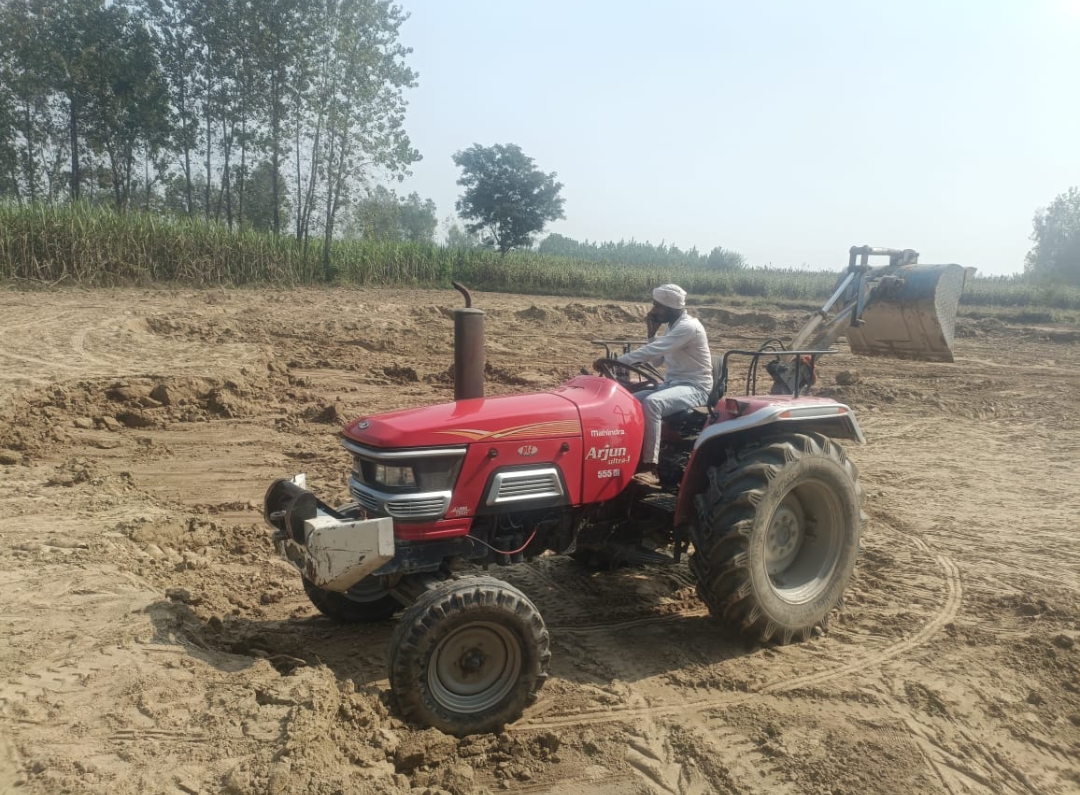  जॉइन्ट मजिस्ट्रेट रुड़की को अवैध खनन होने की प्राप्त सूचना के अनुसार औचक छापेमारी की गई, छापेमारी के दौरान ग्राम टोडा कल्याणपुर में खेत से मिट्टी के उठान करते हुए एक ट्रैक्टर मय लोडर एवं एक ट्रैक्टर ट्रॉली अवैध खनन करते हुए पाई गई,जिसको अवैध खनन में किया सीज।