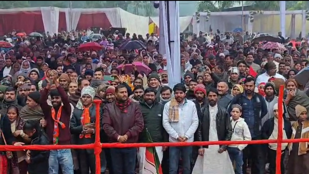 हरिद्वार में मुख्यमंत्री पुष्कर सिंह धामी की लोकप्रियता को बढ़ता देख राजनीतिक गलियारों में चर्चा का विषय।  नगला इमरती में आज भारी बारिश के चलते भी इतना जन सैलाब की यही धामी की लोकप्रियता को दर्शाता है जिसमें किसान और क्षेत्र की जनता ने भारी बारिश में आकर धामी को सुना