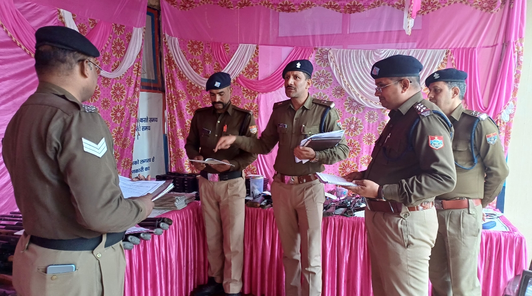 एसपी ग्रामीण शेखर चंद्र सुयाल ने कोतवाली मंगलौर का अर्धवार्षिक निरीक्षण किया गया। 