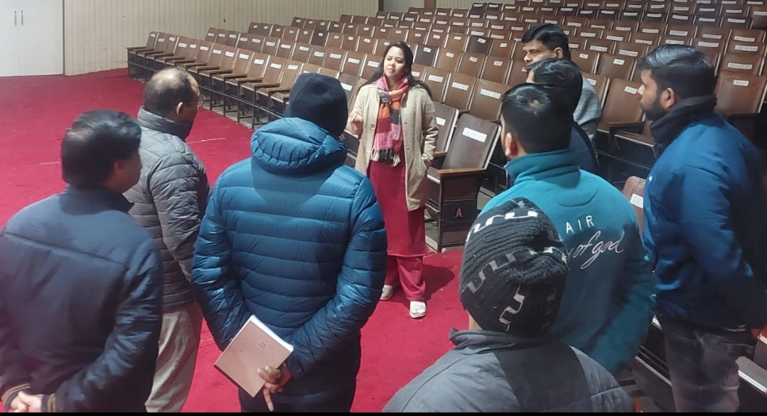 मुख्य विकास अधिकारी नोडल अधिकारी कार्मिक प्रशिक्षण के द्वारा नागर स्थानीय निकाय सामान्य निर्वाचन-2024-25 संबंधी प्रशिक्षण सत्रों के सुचारू रूप से सम्पादन हेतु बी०एच०ई०एल० कन्वेंशन हॉल, हरिद्वार का निरीक्षण किया गया,