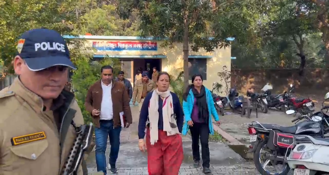 खेल मंत्री रेखा आर्या ने दुष्कर्म पीड़िता हॉकी खिलाड़ी से की मुलाकात पीड़िता के परिजनों को हर संभव मदद करने का  दिया भरोसाआरोपी कोच की नौकरी खत्म, सर्टिफिकेट भी होंगे वापस करने की अनुशंसा