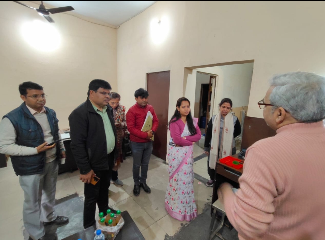श्रद्धा सीएलएफ द्वारा ग्रोथ सेंटर बहादराबाद में लेमन ग्रास प्रोडक्शन यूनिट हेतु सीडीओ हरिद्वार का भौतिक भ्रमण एवं प्रशिक्षण निर्देश
