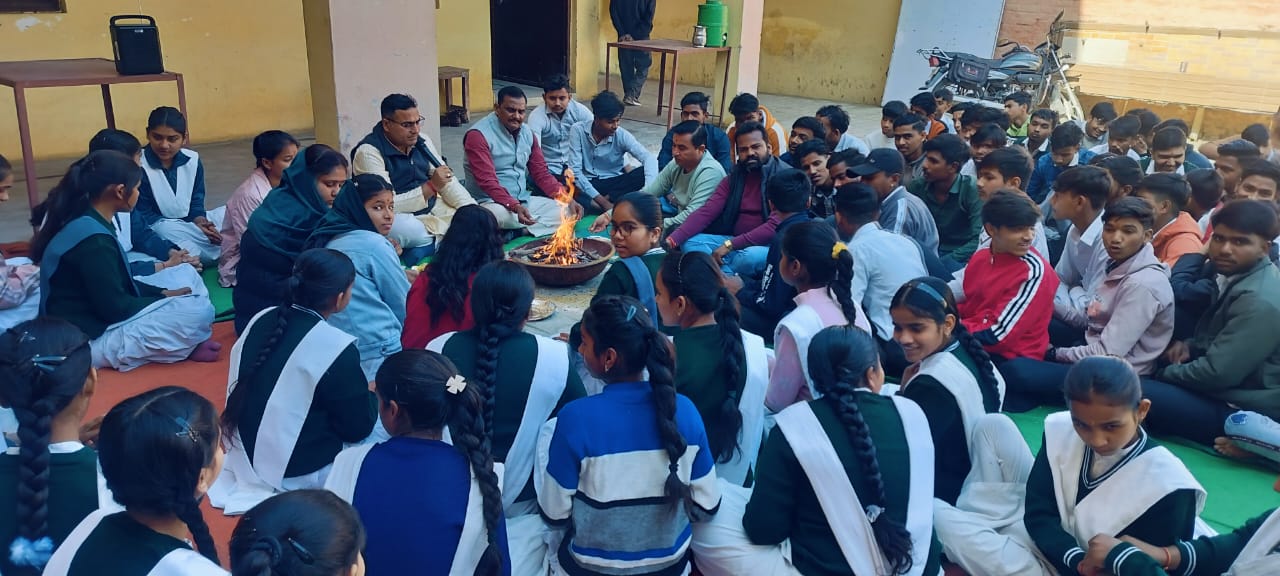 आदर्श बाल सदन इंटर कॉलेज बहादुरपुर जट में बोर्ड परीक्षाओं में सम्मिलित होने वाले छात्र-छात्राओं के लिए हवन यज्ञ और आशीर्वाद समारोह का आयोजन किया गया। जिसमे सभी छात्र छात्राओं ने प्रतिभाग किया।