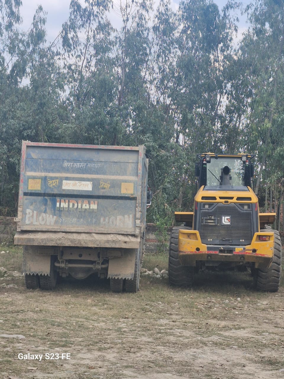 अवैध खनन के विरुद्ध हरिद्वार पुलिस की ताबड़तोड़ कार्रवाई  खनन माफियाओं में मचा हड़कंप, ट्रेक्टर ट्रॉली छोड़ भागे चालक