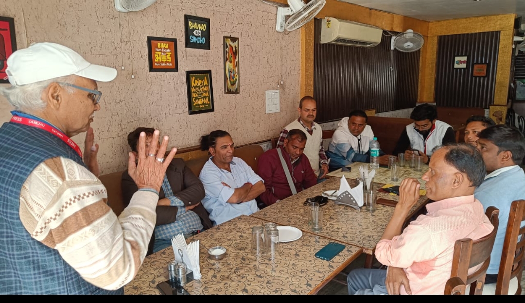  प्रदेश अध्यक्ष बिजेंद्र हर्ष व अमजद परिवार के सभी पदाधिकारी व सदस्यों ने सर्व सहमति से जिलाध्यक्ष और महामंत्री का चुनाव कराया संपन जिसमे जिलाध्यक्ष नरेश तोमर व महामंत्री अनिल रावत को किया मनोनीत यह चुनाव एक होटल में हुवा संपन्न।