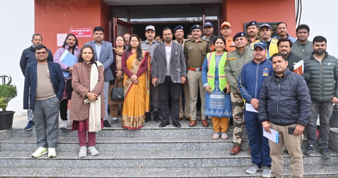 जिलाधिकारी कमेन्द्र सिंह की अध्यक्षता में जनपद स्तर पर भूकंम्प एवं भूस्खलन जैसी प्राकृतिक आपदा हेतु मॉक अभ्यास आयोजित किया गया।