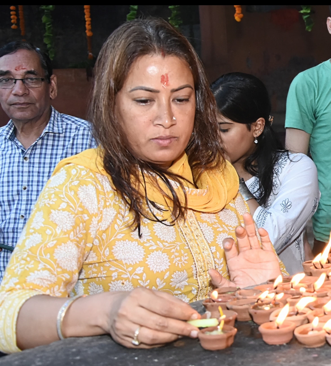 कैबिनेट मंत्री रेखा आर्या ने शुक्रवार की शाम धर्मनगरी हरिद्वार में आतंक के खिलाफ चलाए जा रहे ऑपरेशन सिंदूर की सफलता के लिए मां गंगा की आरती की। 