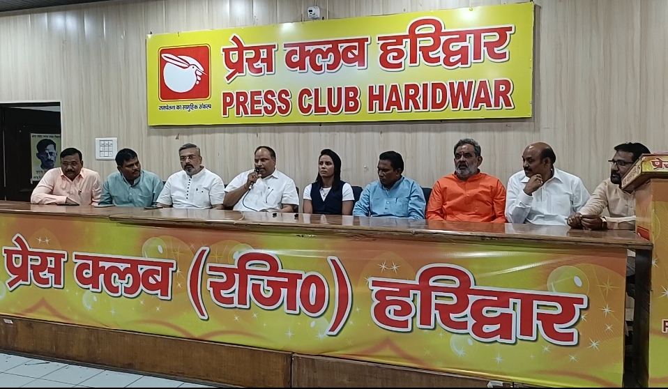 नहीं बदला गया वंदना कटारिया हॉकी स्टेडियम का नाम, न फैलाए किसी प्रकार का भ्रम: वंदना कटारिया मुख्यमंत्री पुष्कर सिंह धामी से मिलने के बाद प्रेसक्लब हरिद्वार में रखी पूरी स्थिति, बताया मिल रहा खेलों को बढ़ावा