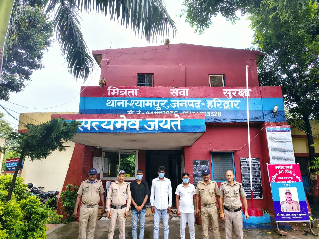 फर्जी ई-रवन्ना मामले में हरिद्वार पुलिस की बड़ी कार्यवाही  मुकदमा दर्ज होने के 24 घण्टे के भीतर 03 आरोपी दबोचे*  आरोपियों के कब्जे से कम्प्यूटर, प्रिंटर सहित अन्य सामान बरामद  फर्जी रवन्ना तैयार कर पहुंचाया जा रहा था राजस्व को नुकसान
