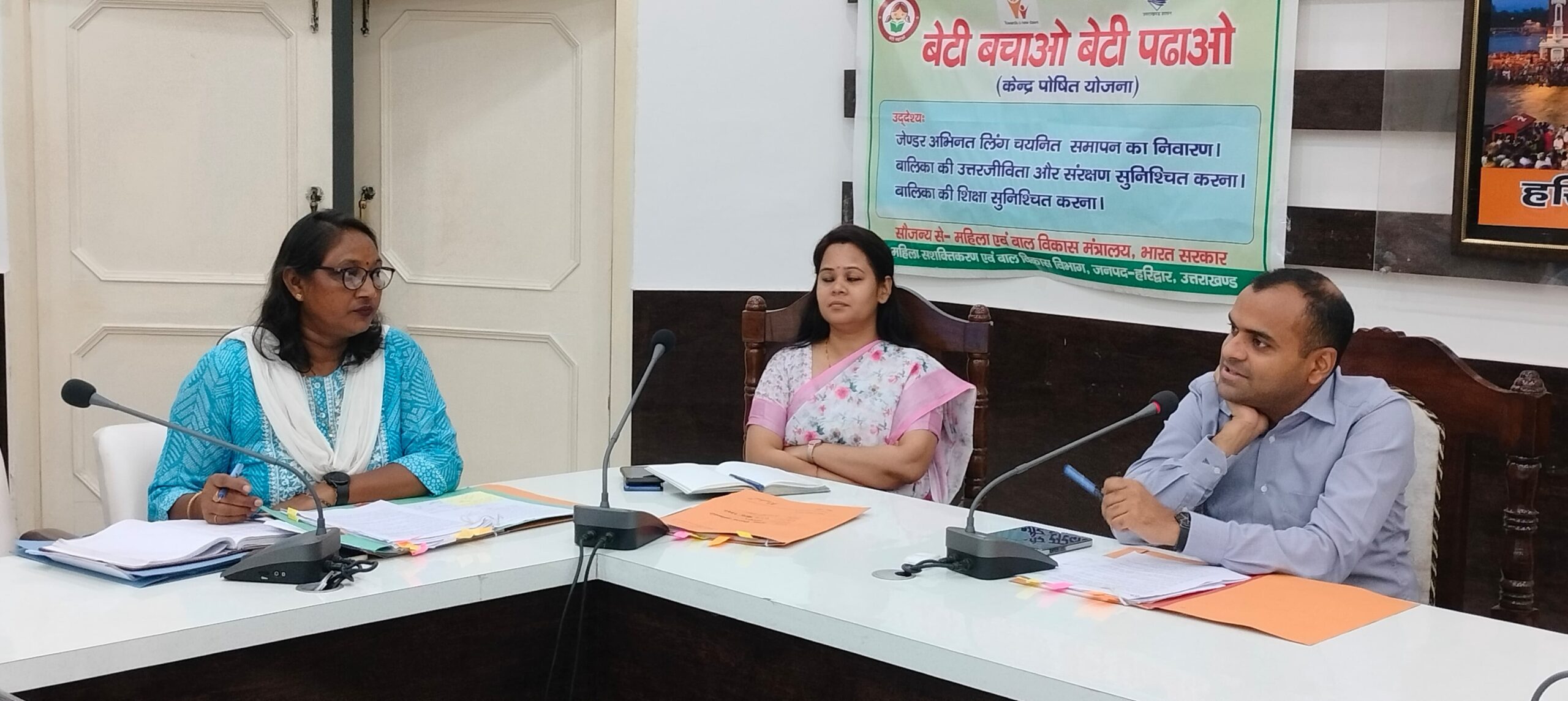 शिक्षा व खेल में अच्छा प्रदर्शन करने वाली बेटियों को किया जाये सम्मानित। डीएम  बेटियों को बड़ी-बड़ी कम्पनियों का कराया जाये भ्रमण। डीएम