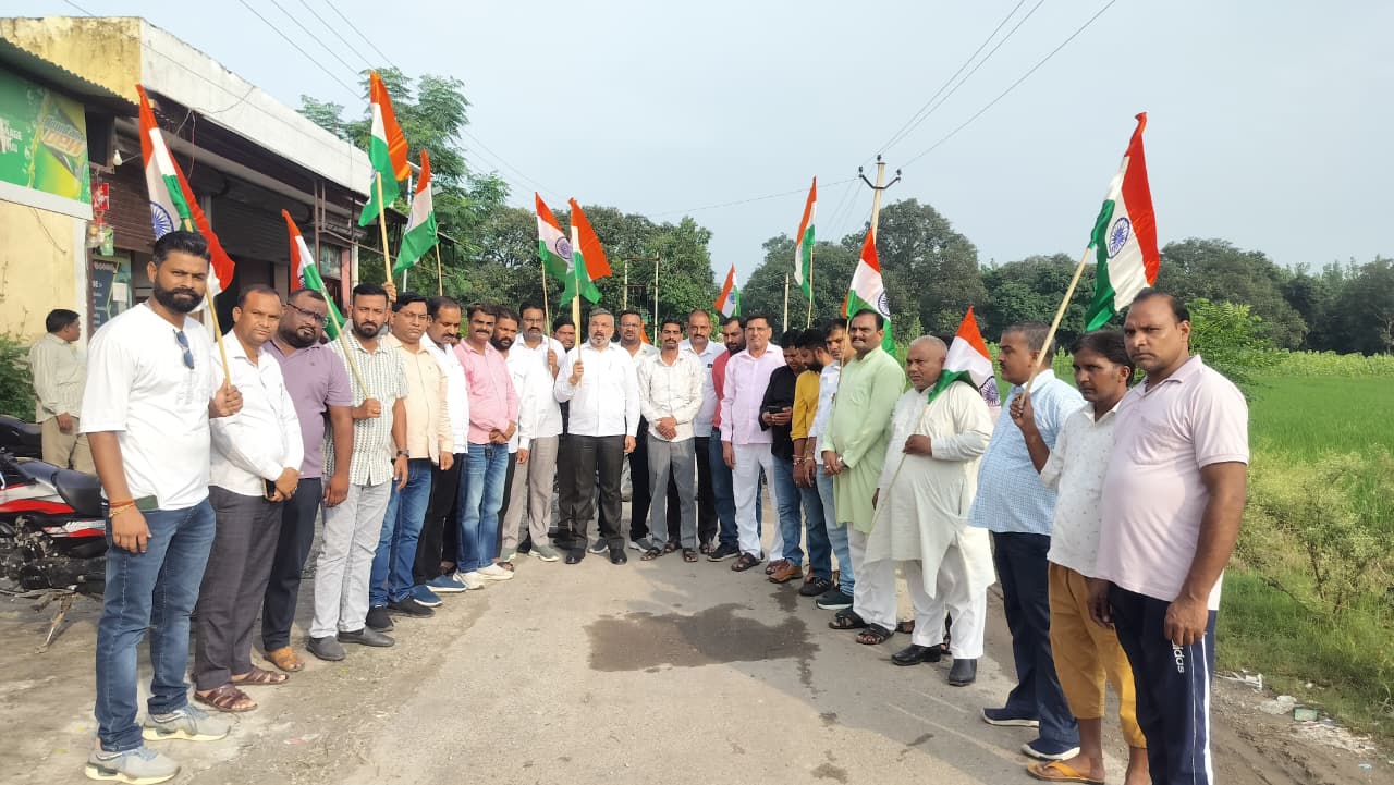 मंगलवार हरिद्वार ग्रामीण विधानसभा के जमालपुर मंडल की तिरंगा यात्रा रैली धूमधाम के साथ निकाली गई।  रैली का शुभारंभ भाजपा जिलाध्यक्ष आशुतोष शर्मा ने झंडी दिखाकर किया।