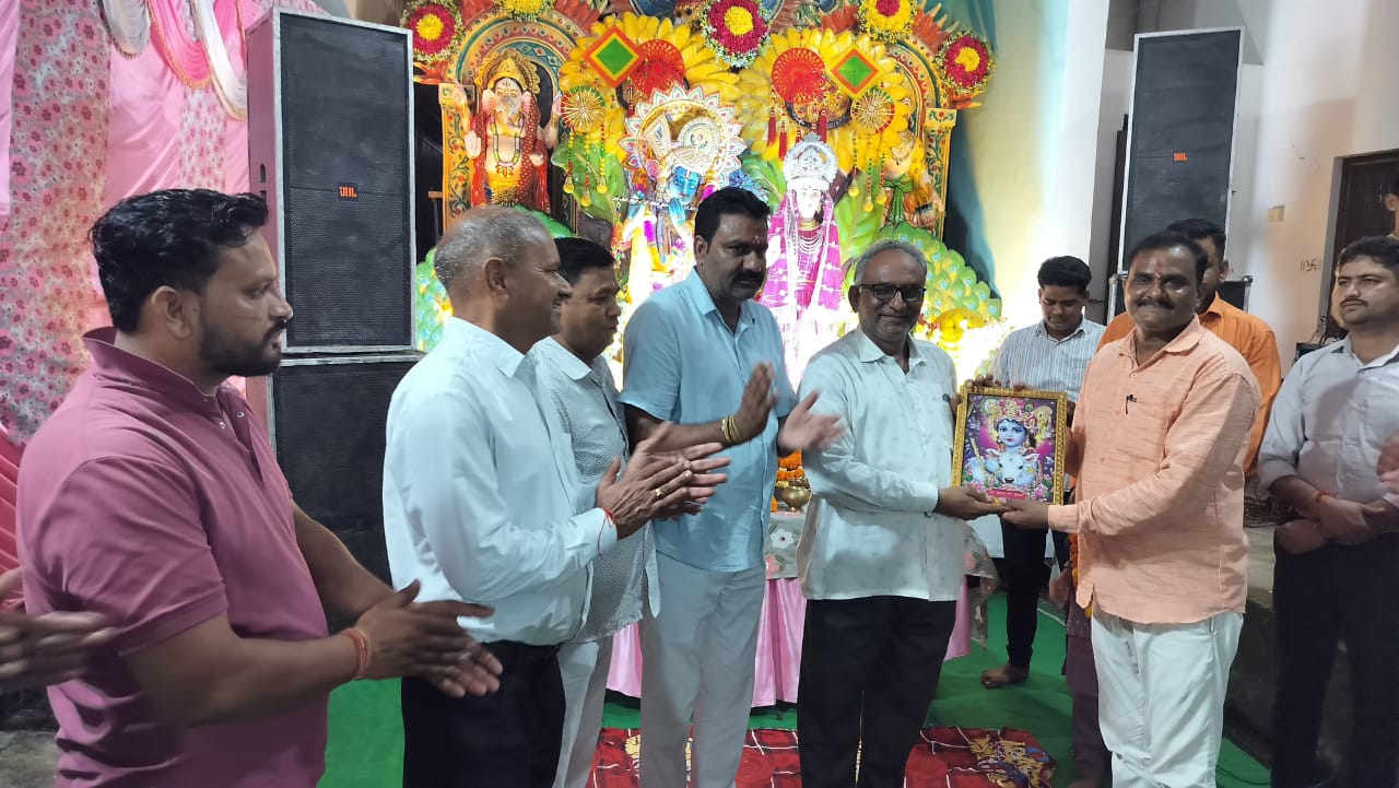 ग्राम बहादुरपुर जट में श्री कृष्ण जन्माष्टमी का त्यौहार बड़ी धूमधाम के साथ मनाया गया। 