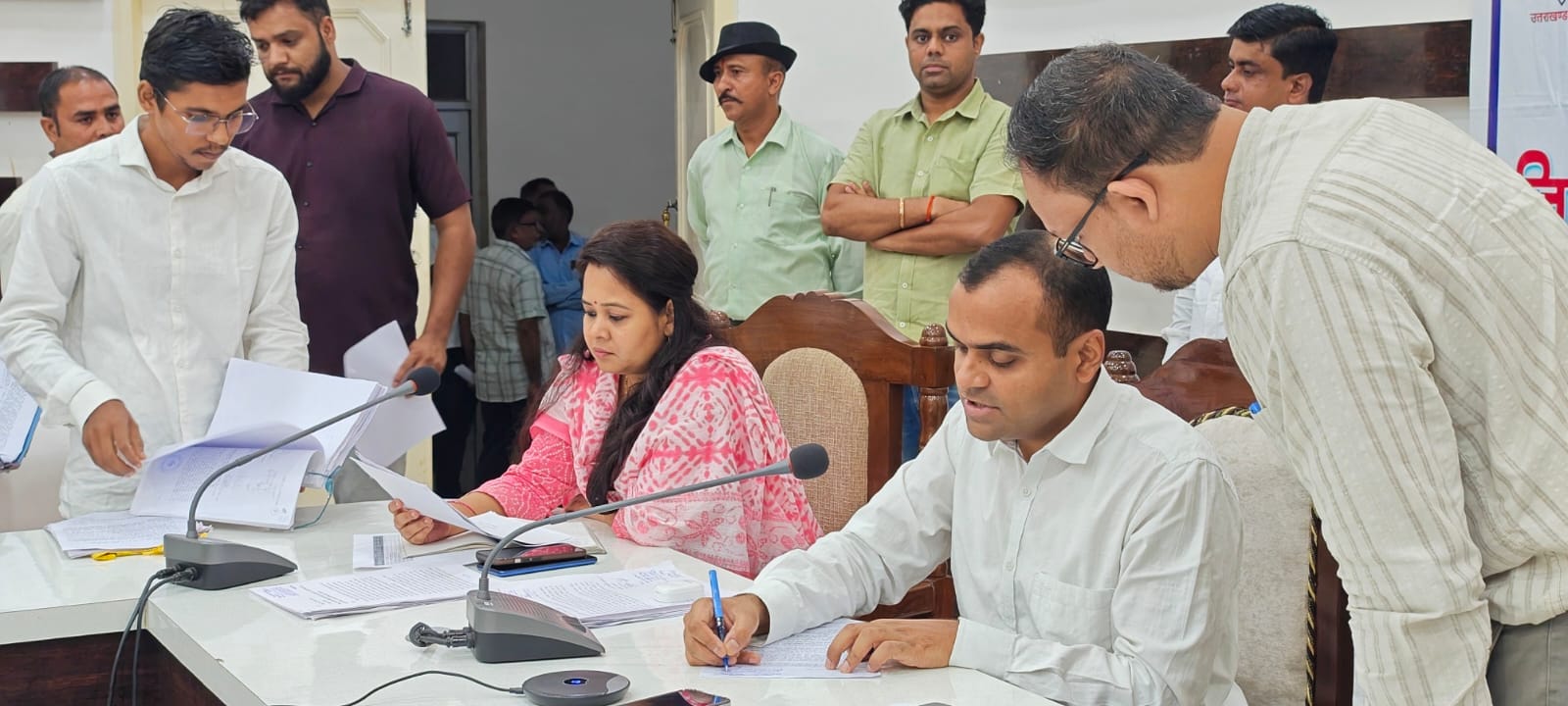 जनसुनवाई कार्यक्रम में जिलाधिकारी द्वारा 12 शिकायतो का मौके पर किया गया निस्तारण शेष शिकायतों को त्वरित निराकरण हेतु संबंधित विभागों को किया गया प्रेषित।