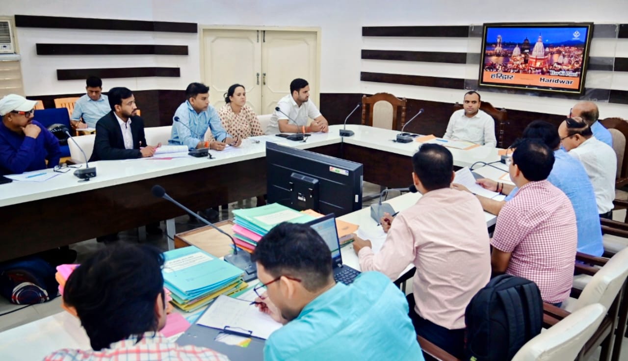 जिलाधिकारी मयूर दीक्षित की अध्यक्षता में पीसीपीएनडीटी अधिनियम 1994 के अंतर्गत गठित जिला सलाहकार समिति की बैठक जिला कार्यालय सभागार में आयोजित हुई।          