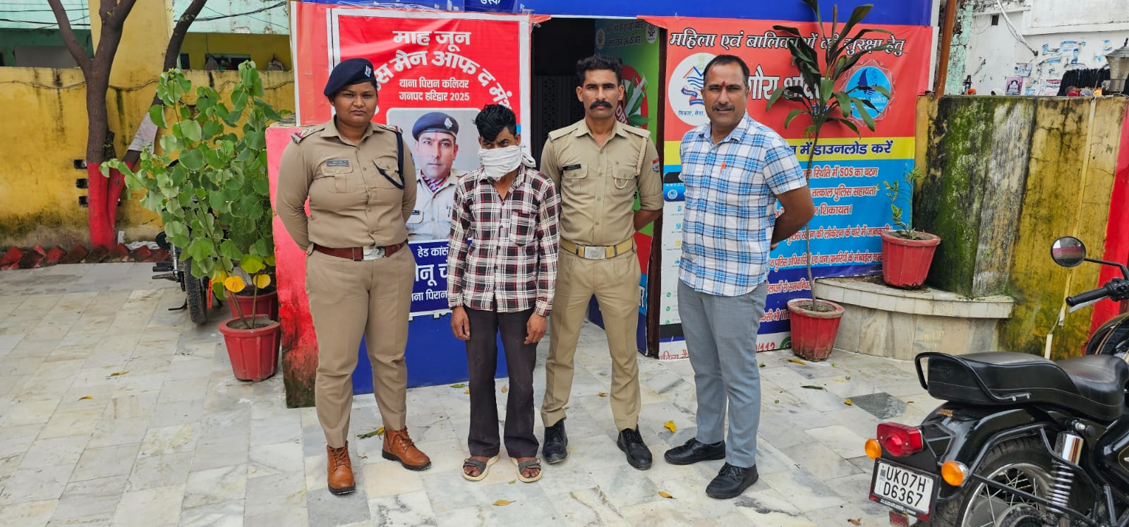 कलयुगी फूफा ने किया फूफा-भतीजी के रिश्ते को किया शर्मसार  साले की किशोरी को बनाया अपनी हवस का शिकार  पॉक्सो सहित अन्य प्रभावी धाराओं में मुकदमा पंजीकृत  माँ बाप की मौत के बाद आरोपी फूफा के पास रह रहने आई थी किशोरी  सूचना मिलने के 24 घण्टे के अन्दर आरोपी को कलियर पुलिस ने किया गिरफ्तार।