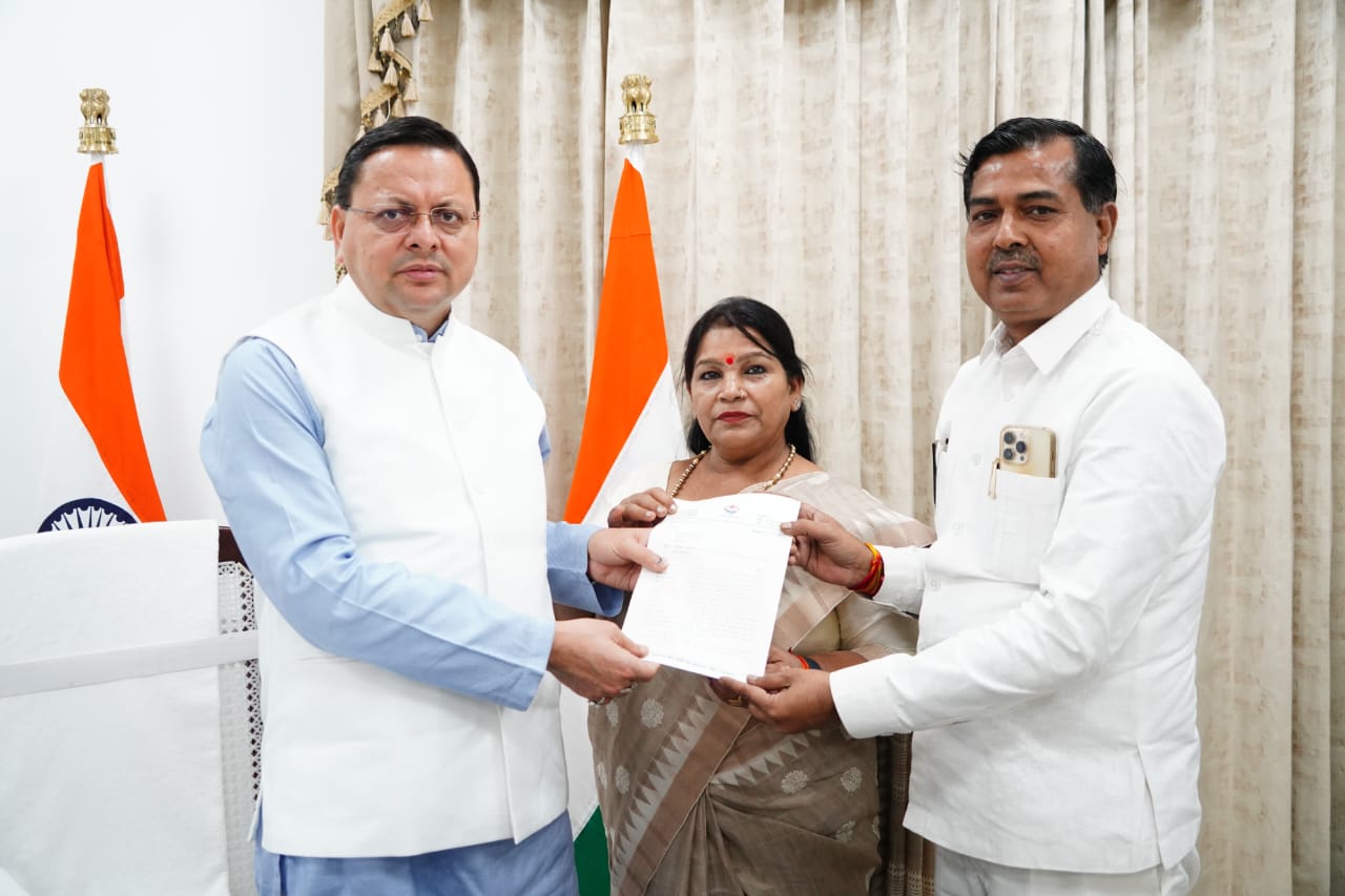 रानीपुर विधायक आदेश चौहान एवं हरिद्वार मेयर किरण जैसल ने मुख्यमंत्री आवास में मुख्यमंत्री पुष्कर सिंह धामी से मुलाकात कर राजकीय मेडिकल कॉलेज जगजीतपुर (हरिद्वार) को पीपीपी मोड में न देकर इसका संचालन राज्य सरकार द्वारा ही किए जाने की मांग करते हुए मुख्यमंत्री पुष्कर सिंह धामी को इस आशय का पत्र दिया।   उक्त मांग पर हरिद्वार विधायक मदन कौशिक ने भी सहमति दी है।