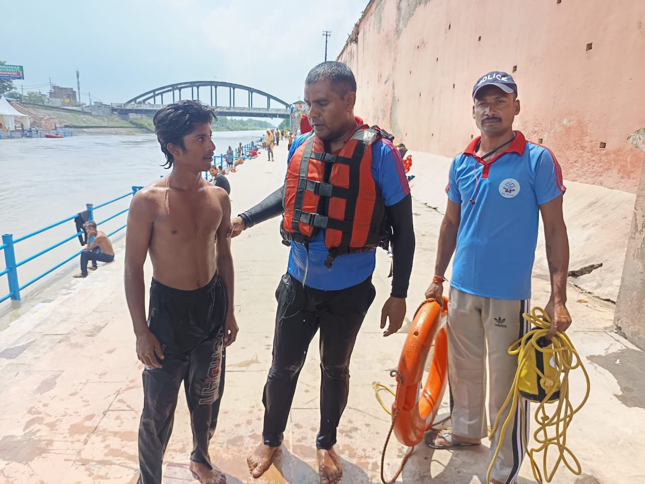 कलियर मेले में आए जायरीन को आपदा राहत दल के जवानों ने डूबने से बचाया