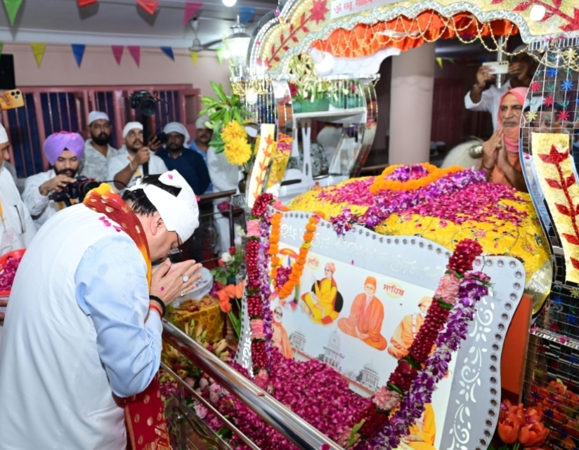 मुख्यमंत्री पुष्कर सिंह धामी ने सोमवार को ब्रह्म निवास आश्रम, सप्तसरोवर रोड, भूपतवाला  में 50वाँ निर्वाण दिवस के अवसर पर आयोजित कार्यक्रम में प्रतिभाग किया। 