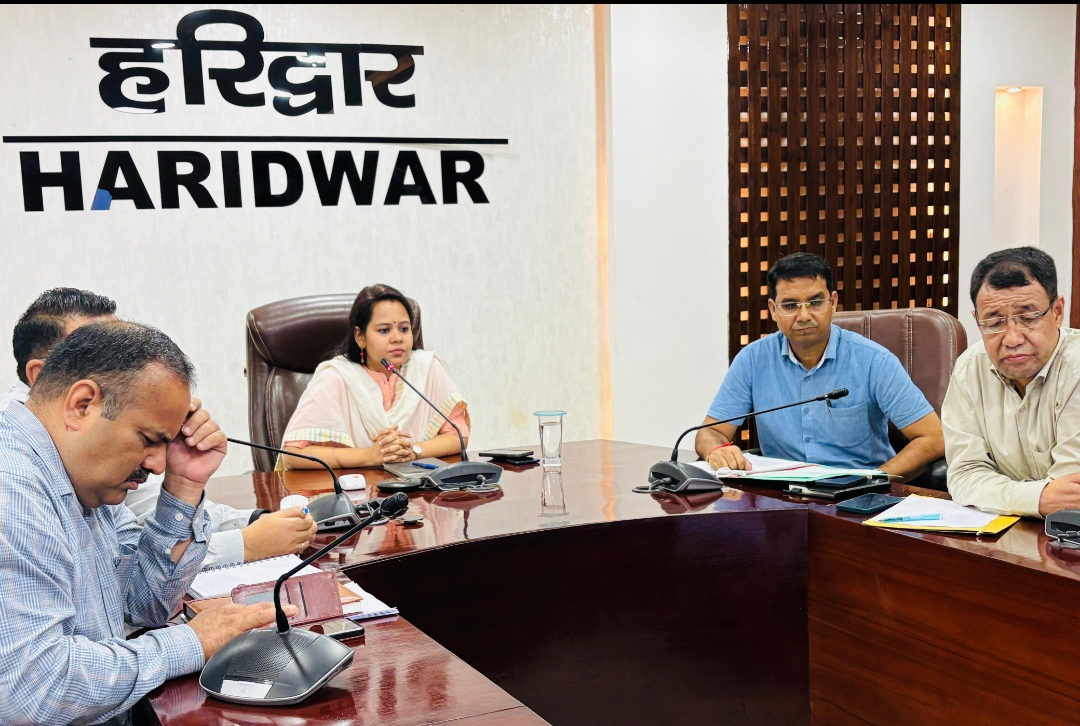 मुख्य विकास अधिकारी आकांक्षा कोण्डे ने की जलागम परियोजना की समीक्षा।