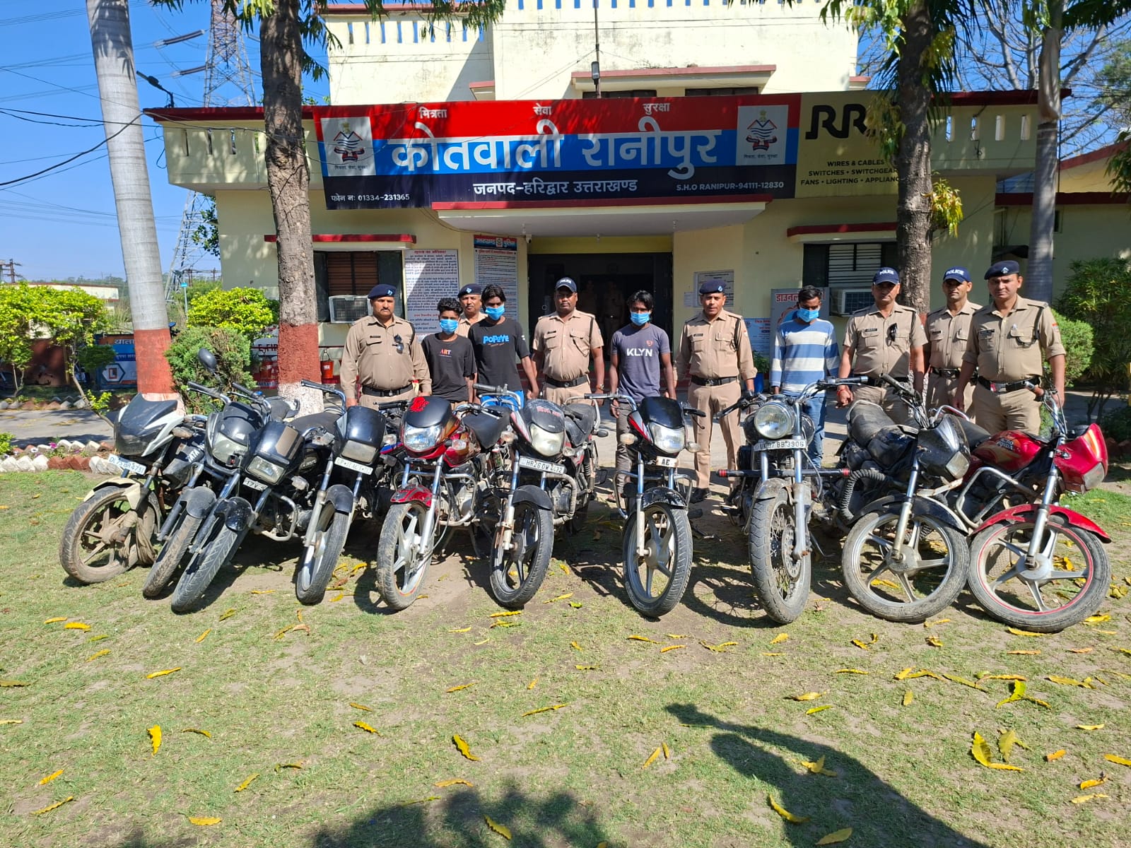 एसएसपी हरिद्वार नवनीत सिंह ने निर्देश पर  रानीपुर पुलिस ने कार्यवाही करते हुए,04 वाहन चोरों को किया गिरफ्तार।  पकड़े गये संदिग्धों के कब्जे से चोरी की 10 मोटरसाइकिलें बरामद।