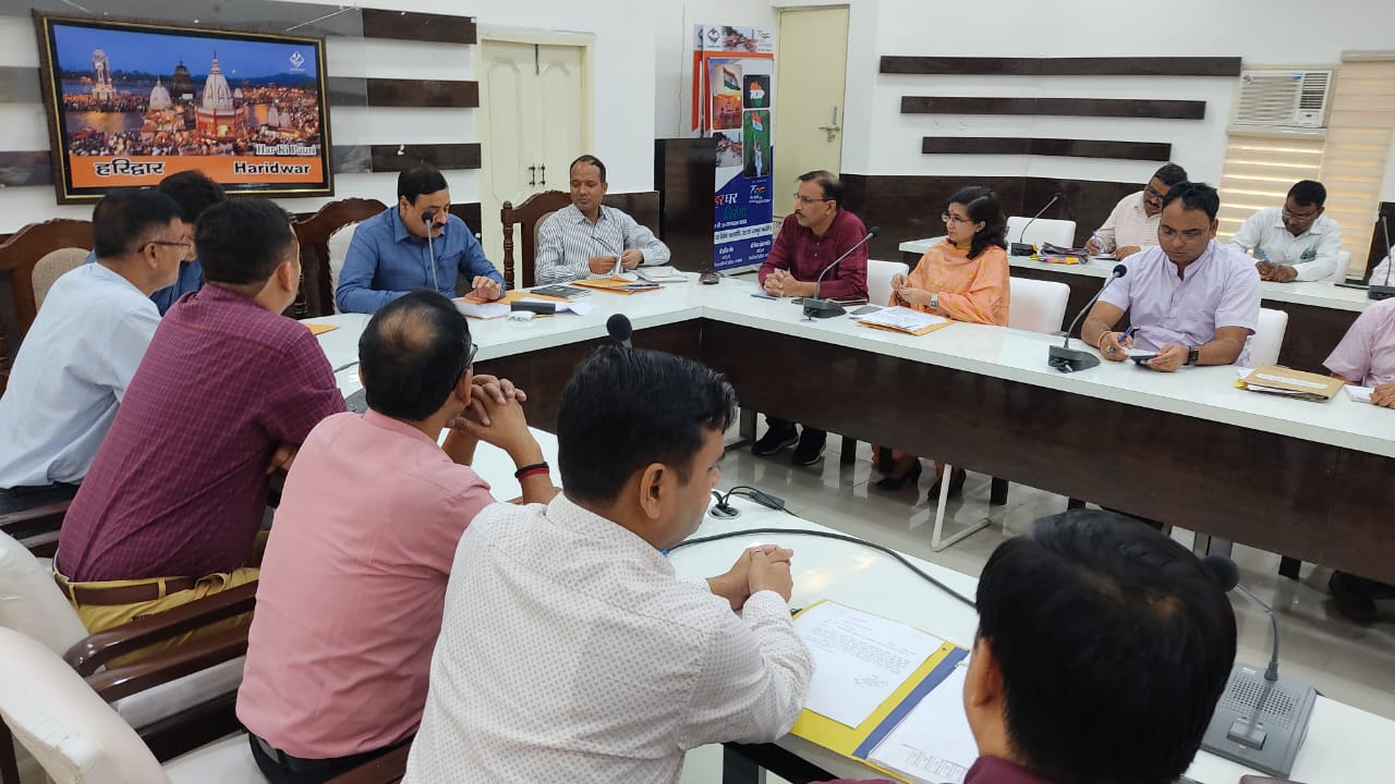 हरिद्वार। जिलाधिकारी विनय पाण्डेय की अध्यक्षता में शुक्रवार को कलक्ट्रेट सभागार में अतिक्रमण को हटाने के दिए निर्देश।
