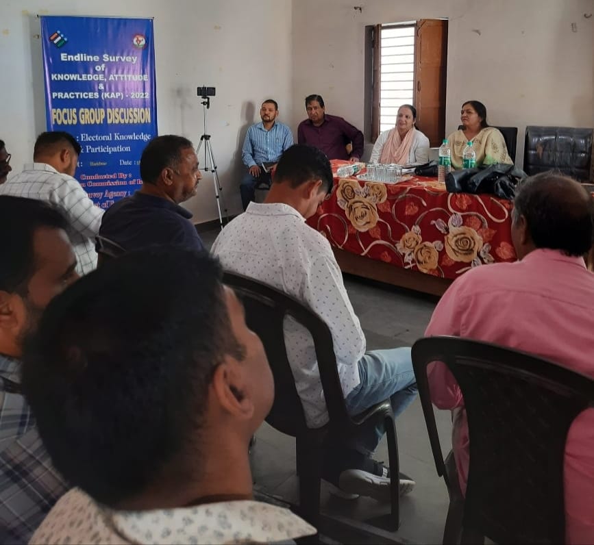 निर्वाचन आयोग के निर्देशों के क्रम में जनपद हरिद्वार में अवस्थित ग्राम पंचायत जमालपुर कलां के पंचायत भवन में मतदाताओं/नागरिकों के निर्वाचन सम्बंधित ज्ञान दृष्टिकोण और अभ्यास की जानकारी दी,और विचारों/फीडबैक को जानने।