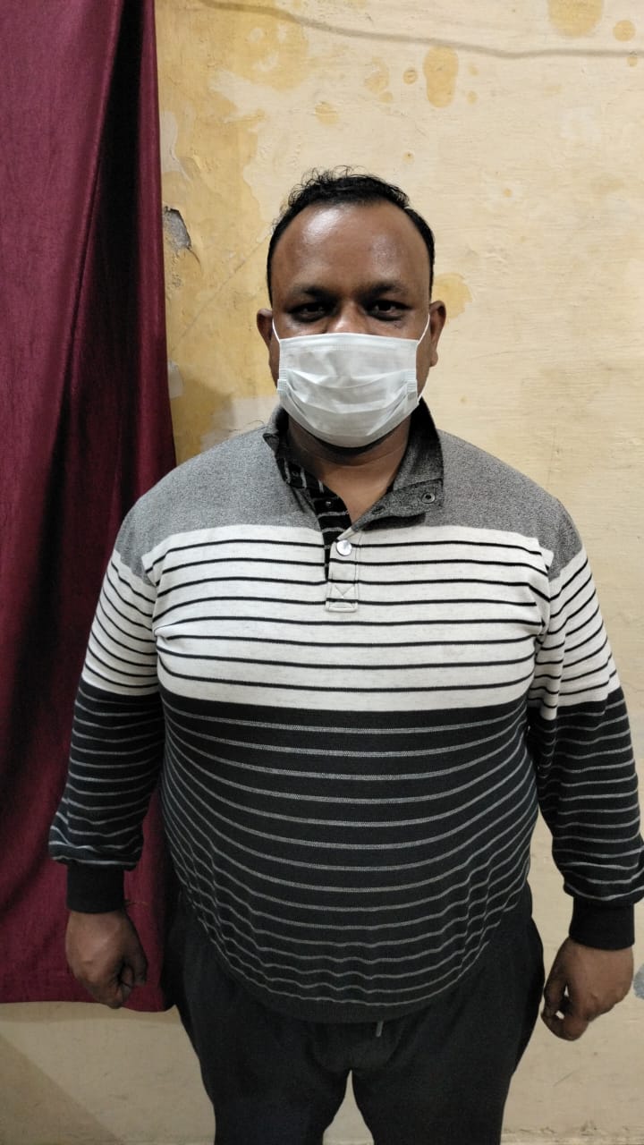 छापेमारी के दौरान पुलिस ने पकड़ा पटाखों का जखीरा अवैध रूप से पटाखे रखने पर युवक को किया गिरफ्तार,