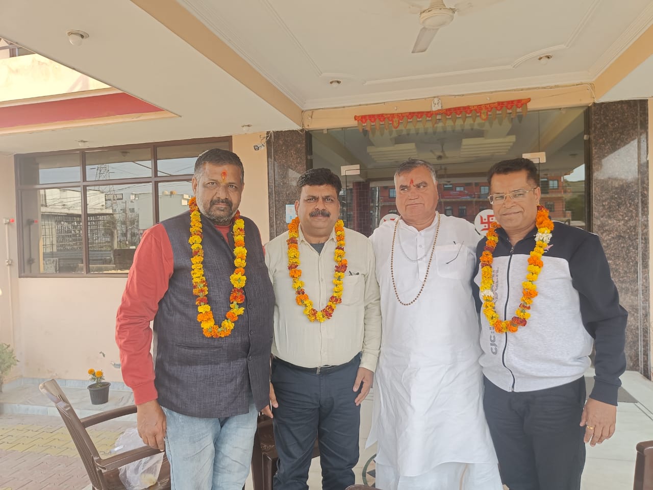 22 फरवरी को स्टेट यूनियन ऑफ वर्किंग जनरलिस्ट (रजि०) हरिद्वार इकाई के नवनियुक्त पदाधिकारियों का सतपाल ब्रह्मचारी महाराज ने फूल माला पहनाकर स्वागत सम्मान किया।
