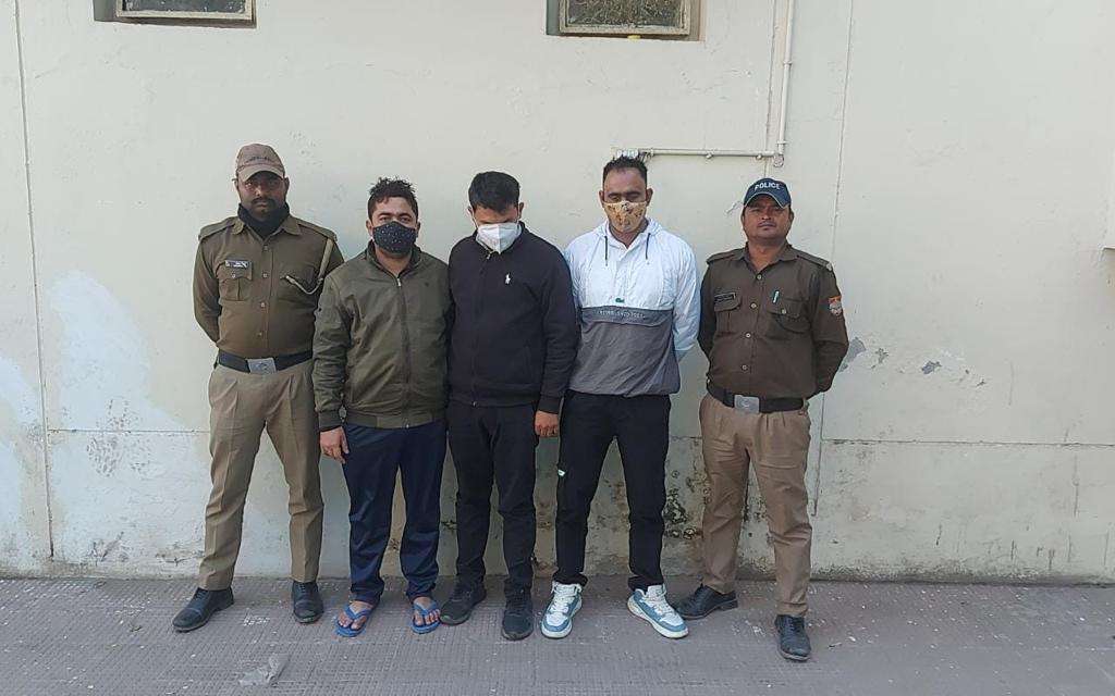 JE/AE भर्ती परीक्षा प्रकरण में एसआईटी को मिली एक और सफलता, ₹50 हजार के इनामी सहित 3 आरोपियों को किया गिरफ्तार,