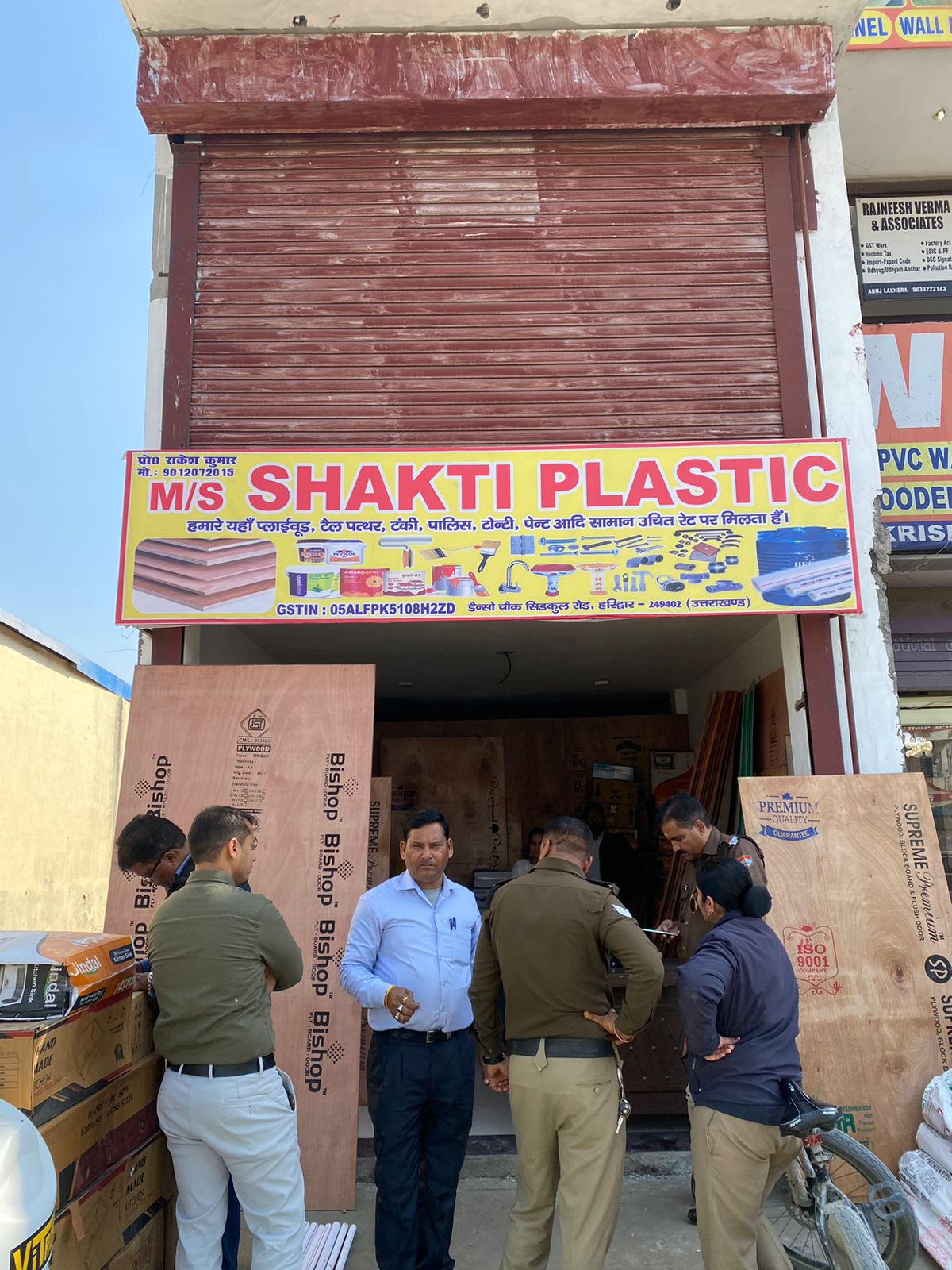 हरिद्वार जिलाधिकारी उपाध्यक्ष हरिद्वार रुड़की विकास प्राधिकरण के आदेशों क्रम में शनिवार को विकास प्राधिकरण की टीम ने कई अवैध निर्माणों पर की बड़ी कार्यवाही ,