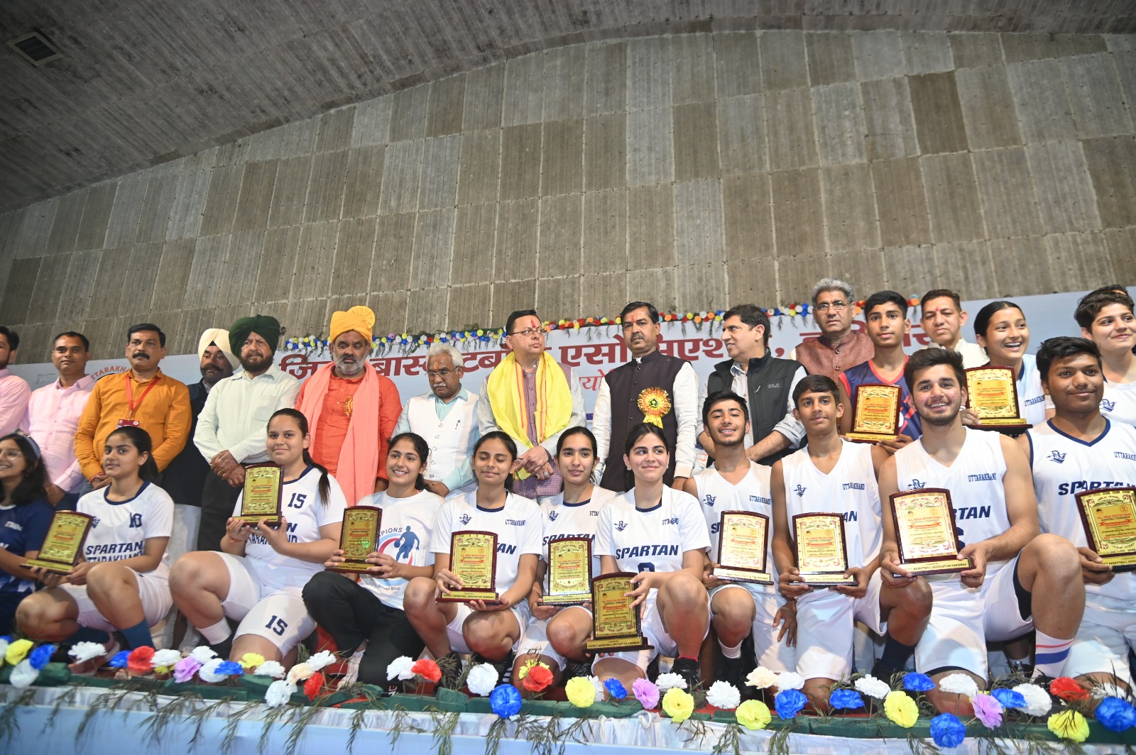 मुख्यमंत्री पुष्कर सिंह धामी ने रविवार को प्रेमनगर आश्रम में डिस्ट्रिक्ट बास्केट बाल एसोसिएशन हरिद्वार द्वारा आयोजित अखिल भारतीय बास्केट बाल इन्वीटेशन टूर्नामेंट के समापन एवं पुरस्कार वितरण समारोह में प्रतिभाग किया।