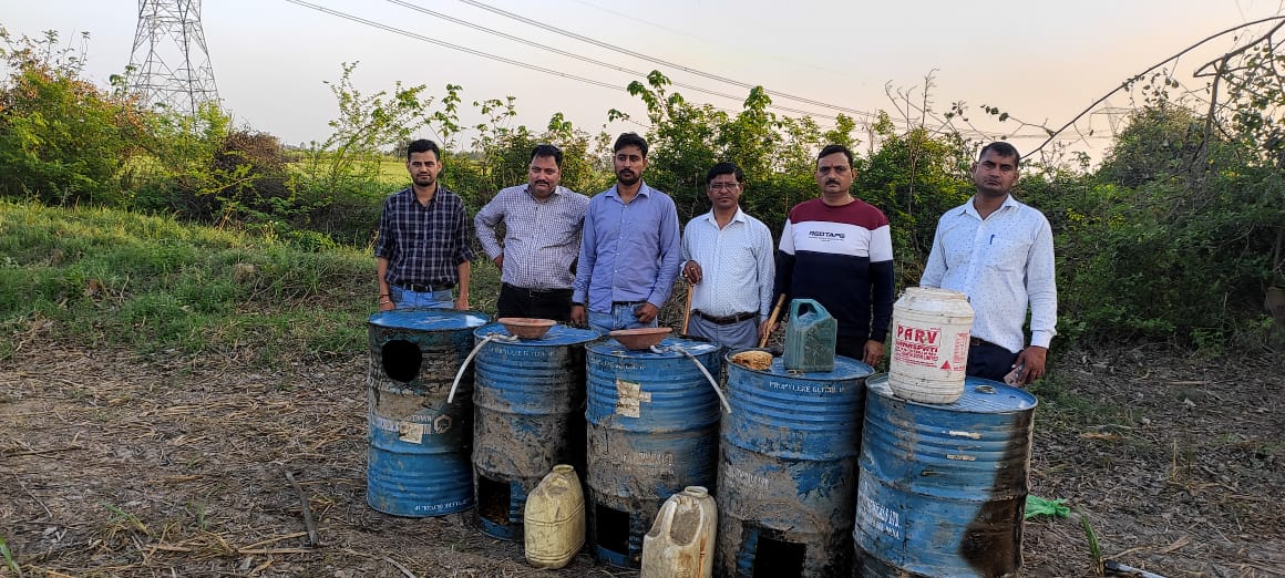 आबकारी विभाग की टीम ने दिनारपुर जंगल/सहदेवपुर नाला से 2200 शो लीटर लहान को नष्ट करके की बड़ी कार्यवाही,
