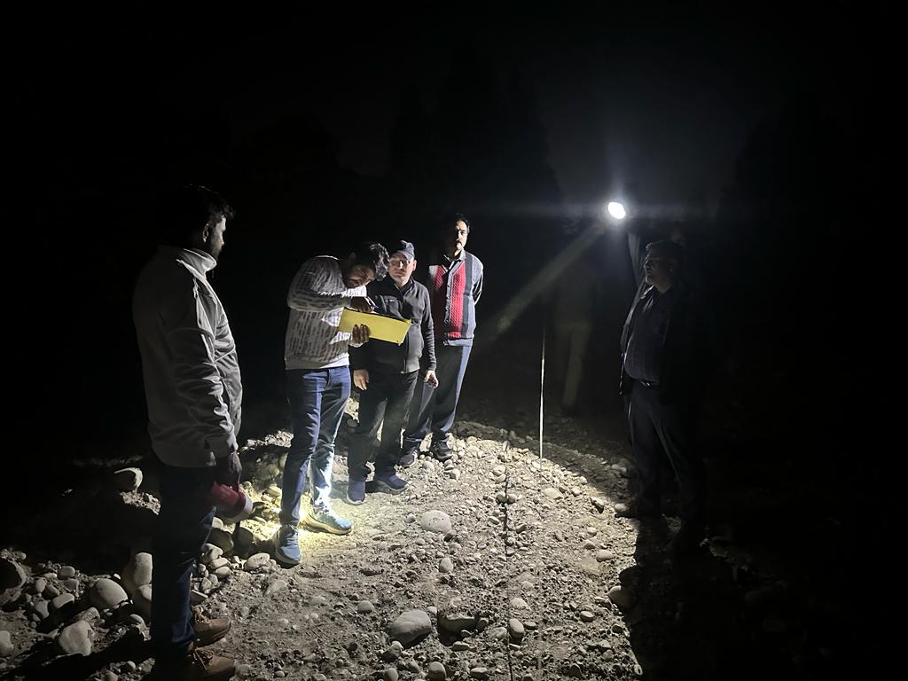 अवैध खनन की शिकायत पर बुग्गावाला जॉन में रातभर राजस्व व खनन विभाग की छापेमारी में 02 स्टोन क्रेशर सीज व 1 पर अवैध खनन की कार्यवाही।