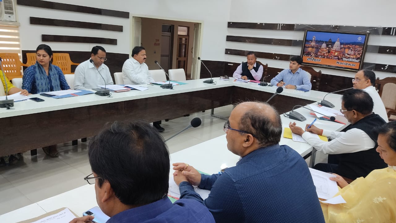 हरिद्वार: मुख्य विकास अधिकारी प्रतीक जैन की अध्यक्षता में मंगलवार को कलक्ट्रेट सभागार में जिला स्तरीय राजस्व सम्वर्द्धन एवं अनुश्रवण समिति की बैठक आयोजित हुई।