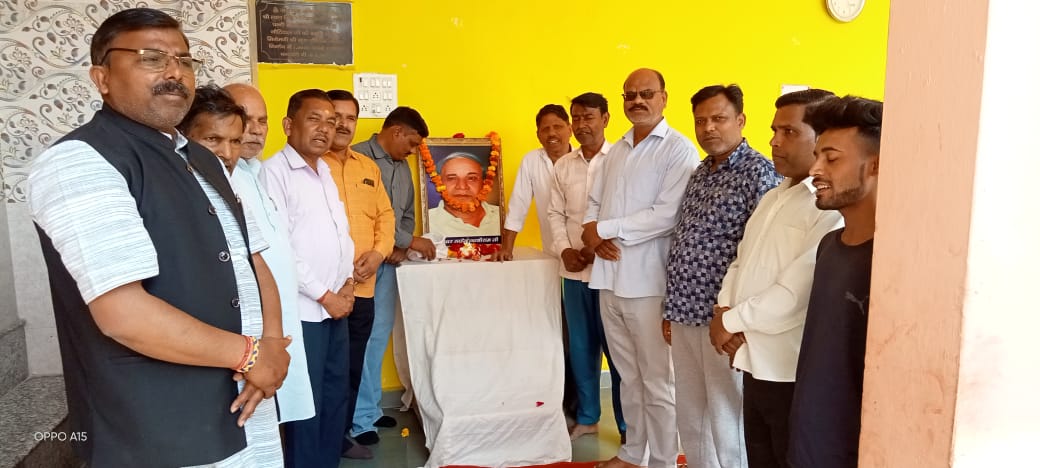 मोहल्ला कड़छ ज्वालापुर में बामसेफ एवं ts4 के संस्थापक एवं बहुजन समाज को नई दिशा देने वाले मान्यवर कांशीराम जी का 89 जन्मोत्सव के अवसर पर उनको भावभीनी श्रद्धांजलि अर्पित की गई,