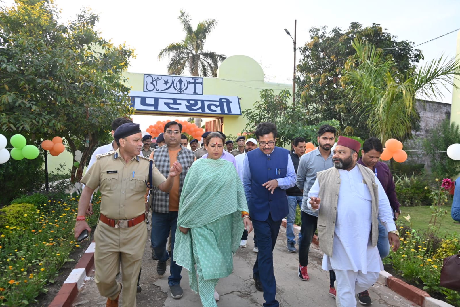 हरिद्वार जिला कारागर में जेल दिवस के मौके पर कैबिनेट मंत्री रेखा आर्या ने कैदियों संघ क्रिकेट प्रतियोगिता का किया शुभारंभ, बल्ले पर आजमाए हाथ,