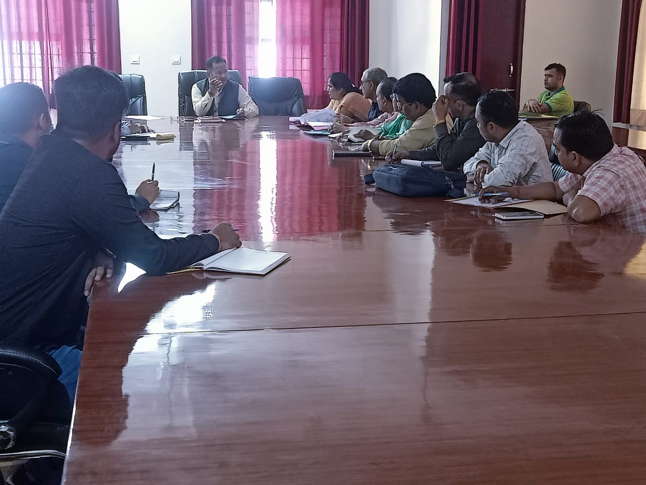 हरिद्वार: अपर जिलाधिकारी (वित्त एवं राजस्व) जिला खरीद अधिकारी हरिद्वार बीर सिंह बुदियाल की अध्यक्षता में कलक्ट्रेट मैं गेहूं खरीद की आवश्यक व्यवस्थायें समयान्तर्गत कराये जाने हेतु बैठक आहूत की गई।