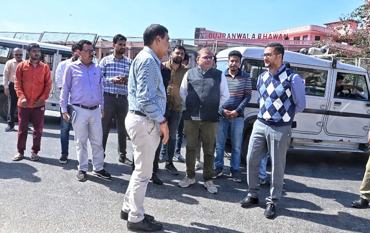 जिलाधिकारी ने ललतारों पुल के दोनों और जगह है, उसे ग्रिल व फाउण्टेन लगाकर पार्क के रूप में विकसित करने के दिये,