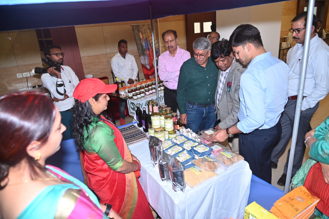 हरिद्वार में आईफेड(इण्टरनेशनल फण्ड फॉर एग्रीकल्चरल डेवलेपमेंट) वित्त पोषित परियोजना- ग्रामीण उद्धम वेग वृद्धि परियोजना(रीप) का शुभारम्भ जनपद के समस्त विकासखण्डों में किया जा रहा है !