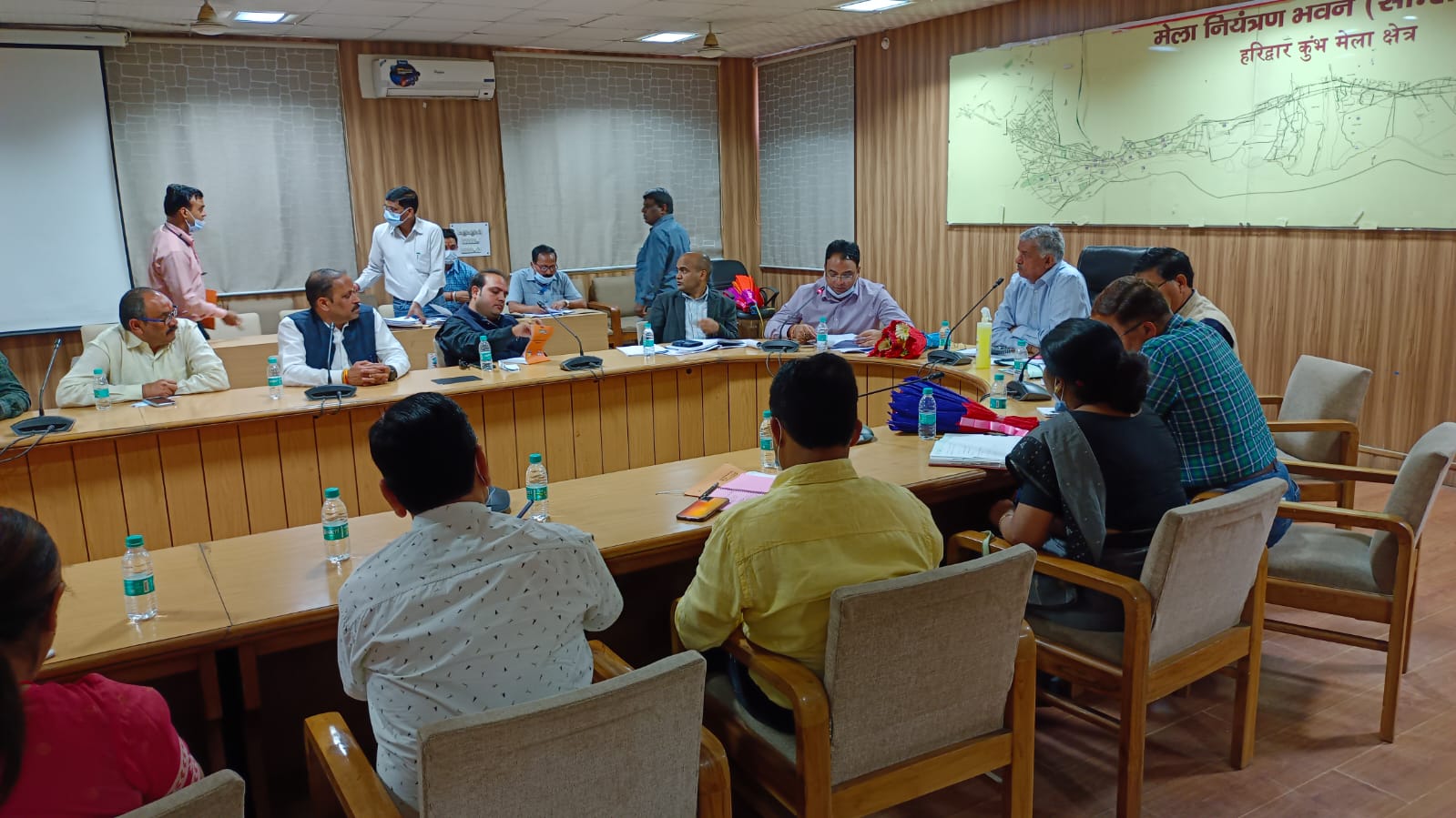 हरिद्वार अन्य पिछड़ा वर्ग आयोग के अध्यक्ष एवं सदस्य सचिव/अपर सचिव, पंचायतीराज, उत्तराखण्ड बी0एस0 वर्मा की अध्यक्षता में सोमवार को मेला नियंत्रण भवन (सी०सी०आर०) में नगर निगम क्षेत्र में अन्य पिछड़े वर्ग के सर्वेक्षण की कार्यवाही के परिप्रेक्ष्य में जनसुनवाई/बैठक आयोजित हुई।
