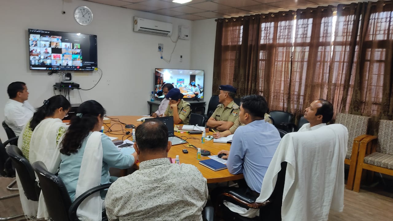हरिद्वार मेजर जनरल सुधीर बहल कंसल्टेंट आईआरएस राष्ट्रीय आपदा प्रबन्धन प्राधिकरण भारत सरकार की अध्यक्षता में मंगलवार को आपदा प्रबन्धन की दृष्टि से आगामी चारधाम यात्रा व्यवस्था की तैयारियों के सम्बन्ध में ऑन लाइन के माध्यम से ओरियंटेशन एण्ड कोआर्डिनेशन कांफेंरस का आयोजन किया गया, मुख्य विकास अधिकारी प्रतीक जैन ने कलक्ट्रेट स्थित वीडियो कांफेंसिंग रूम से प्रतिभाग किया।