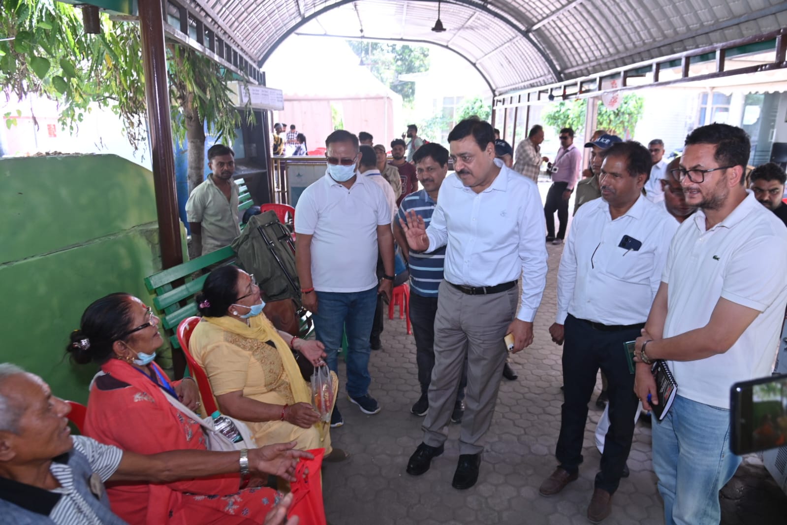 बड़ी खबर : जिलाधिकारी विनय शंकर पांडेय ने शनिवार को पर्यटन विभाग द्वारा होटल राही में संचालित किये जा रहे चारधाम यात्रा निशुल्क पंजीकरण केंद्र की व्यवस्थाओं का जायजा लिया l