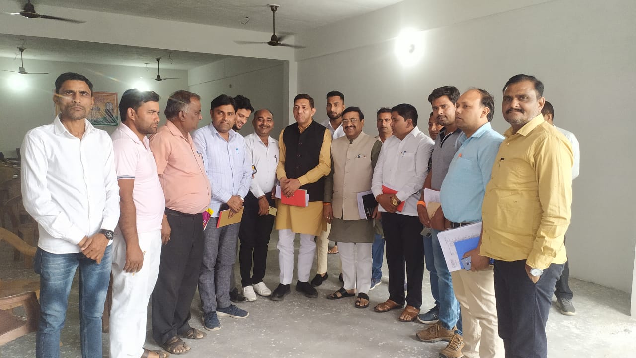 विधानसभा की बैठक का आयोजन चौधरी मार्केट रुड़की रोड लक्सर में किया गया बैठक में मन की बात कार्यक्रम को लेकर चर्चा की गई !