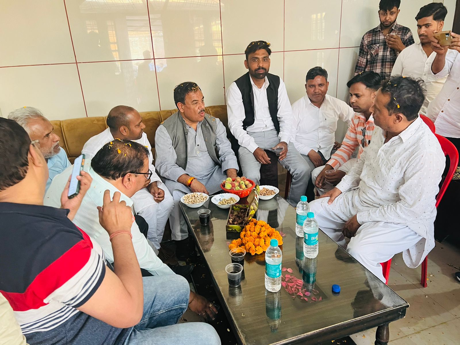 पूर्व कैबिनेट मंत्री हरक सिंह रावत ने ईद के पर्व पर हरिद्वार ग्रामीण में मुस्लिम समुदाय के लोगों से मिलकर ईद की बधाई दी