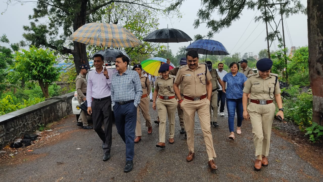 जिलाधिकारी एवं वरिष्ठ पुलिस अधीक्षक की देखरेख में सप्तऋषि बन्धा निकट लालकोठी के पास सिंचाई विभाग की फ्लड प्लेन एरिया से हटाया गया अतिक्रमण सरकार की एक इंच भी जमीन पर अतिक्रमण किया गया है, तो उसे अतिक्रमण मुक्त कराया जायेगा: जिलाधिकारी