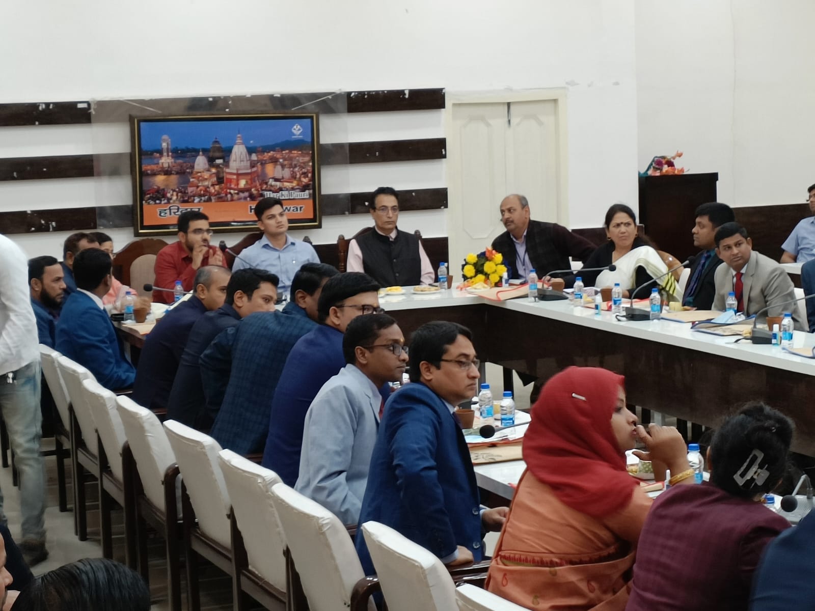 हरिद्वार: मुख्य विकास अधिकारी प्रतीक जैन की अध्यक्षता में मंगलवार को कलक्ट्रेट सभागार में बंग्लादेश के सिविल सेवा संवर्ग के अधिकारियों के साथ एक बैठक आयोजित हुई।