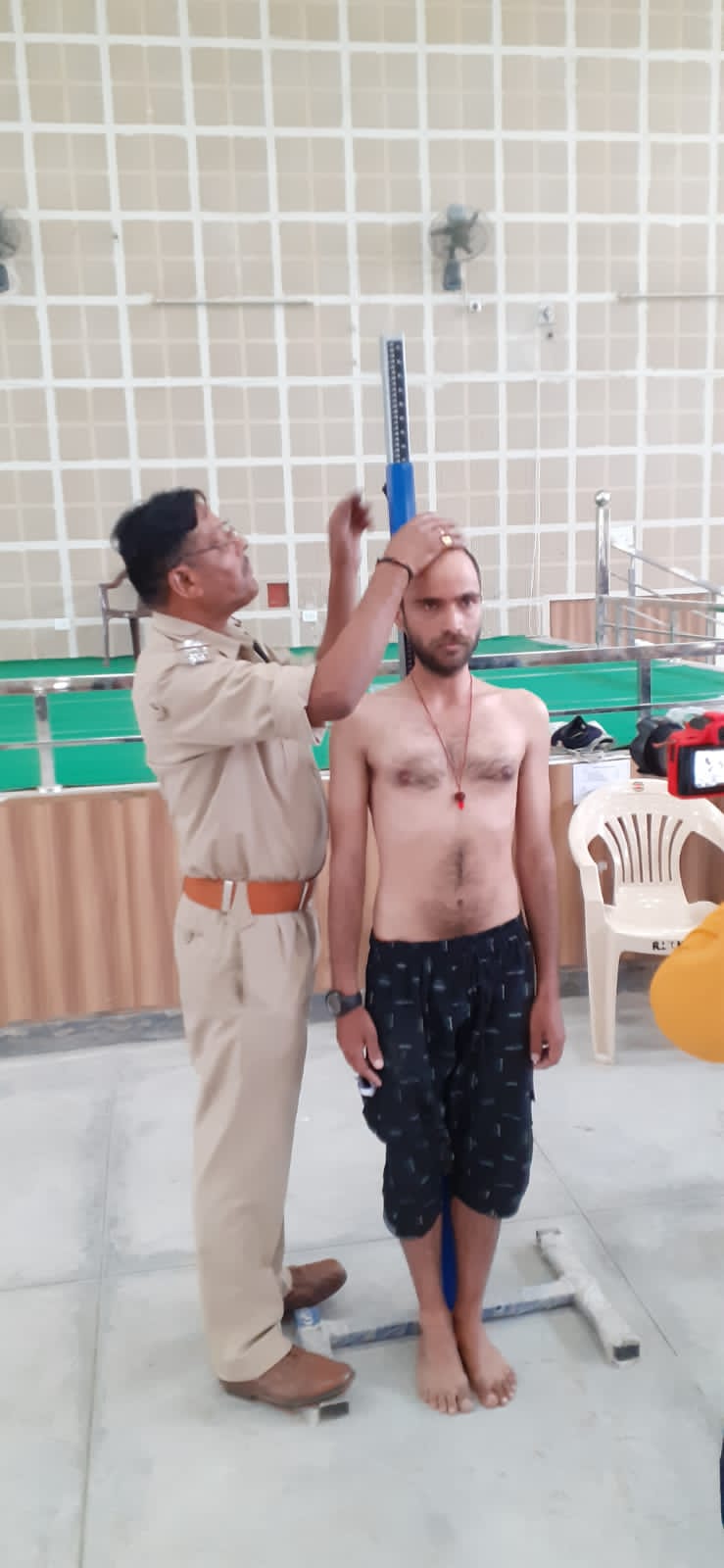 हरिद्वार: अपर जिलाधिकारी(वित्त एवं राजस्व) वीर सिंह बुदियाल की अध्यक्षता में गठित समिति द्वारा रिजर्व पुलिस लाइन रोशनाबाद में मंगलवार को उत्तराखंड लोक सेवा आयोग द्वारा राजस्व उप निरीक्षक(पटवारी/लेखपाल) लिखित परीक्षा में उत्तीर्ण अभ्यर्थियों की शारीरिक दक्षता व शारीरिक मानक परीक्षा आयोजित की गयी।