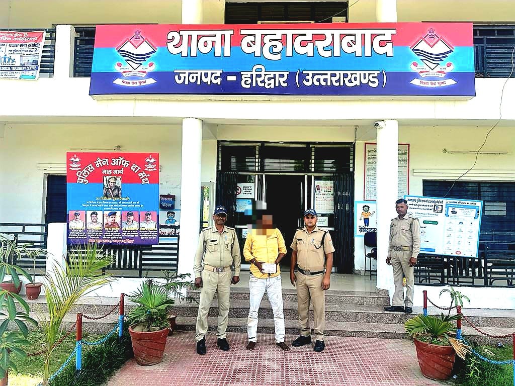 बहादराबाद पुलिस ने 140 ग्राम अवैध चरस के साथ एक अभियुक्त को किया गिरफ्तार